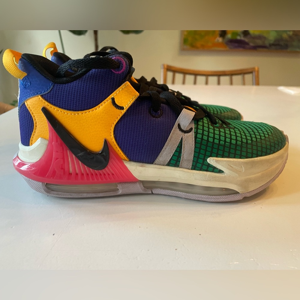 Nike Kids' Grade School Lebron Witness 7 Basketball Shoes